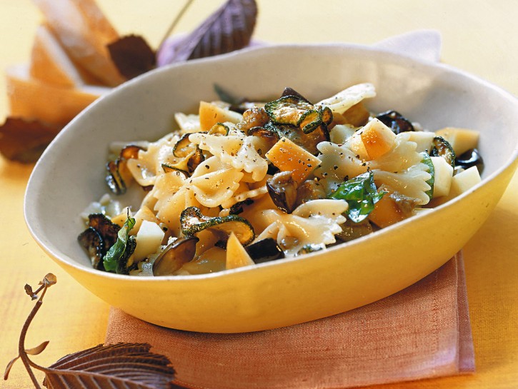 Insalata di pasta con scamorza