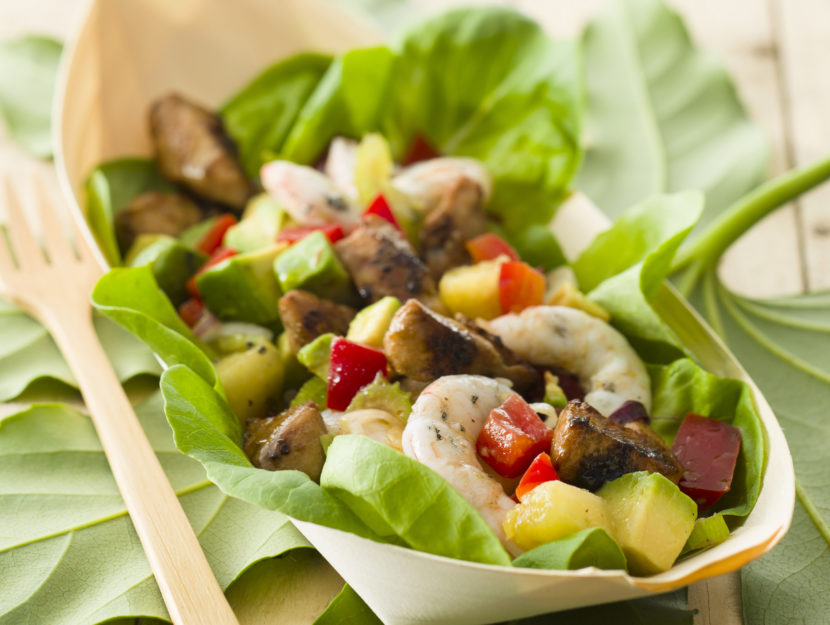 Insalata di pollo con avocado e gamberi