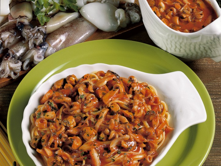 Linguine con ragù di molluschi