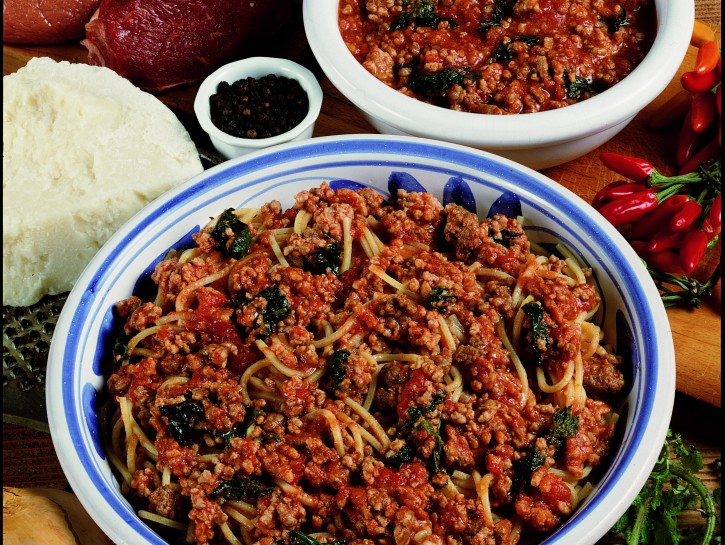 Maccheroni alla chitarra con ragù all'abruzzese