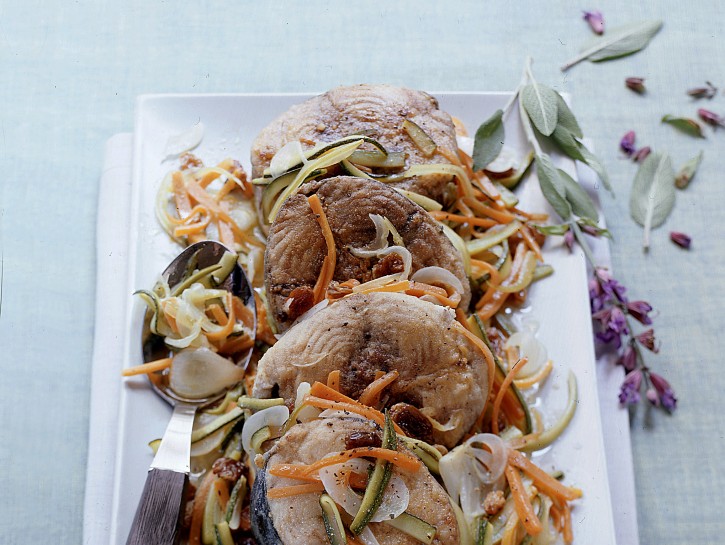 Palamita marinata con julienne di verdure