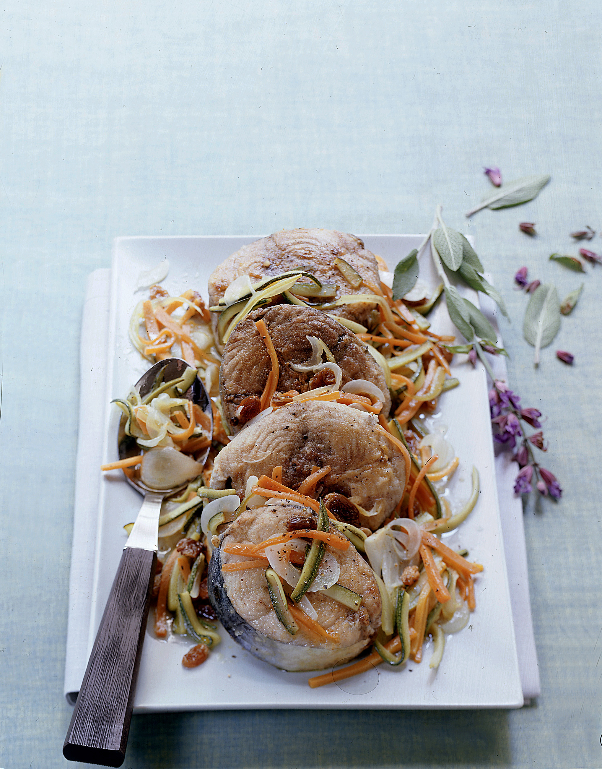 Ricetta Palamita marinata con julienne di verdure - Donna ...