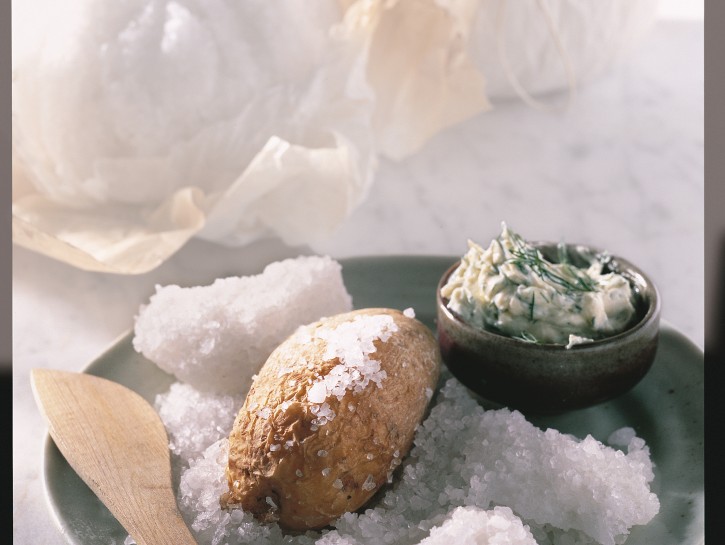 Patate al forno in crosta di sale