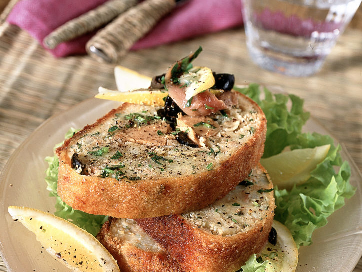 Polpettone di tonno, patate e acciughe
