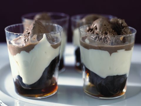 Prugne al brandy con gelato