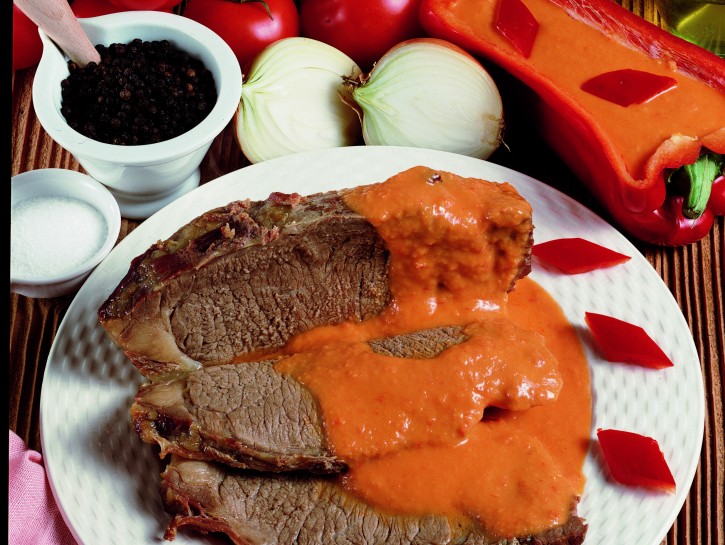Roast-beef con salsa ai peperoni