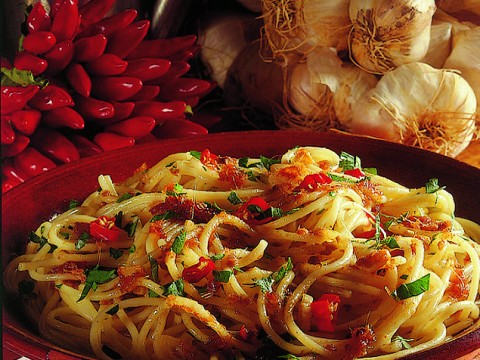 Spaghetti aglio, olio e acciughe