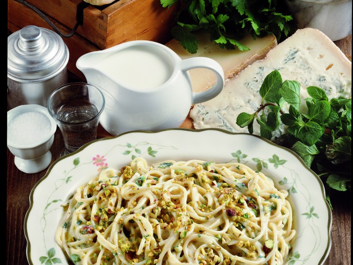 Spaghetti gorgonzola e pistacchi