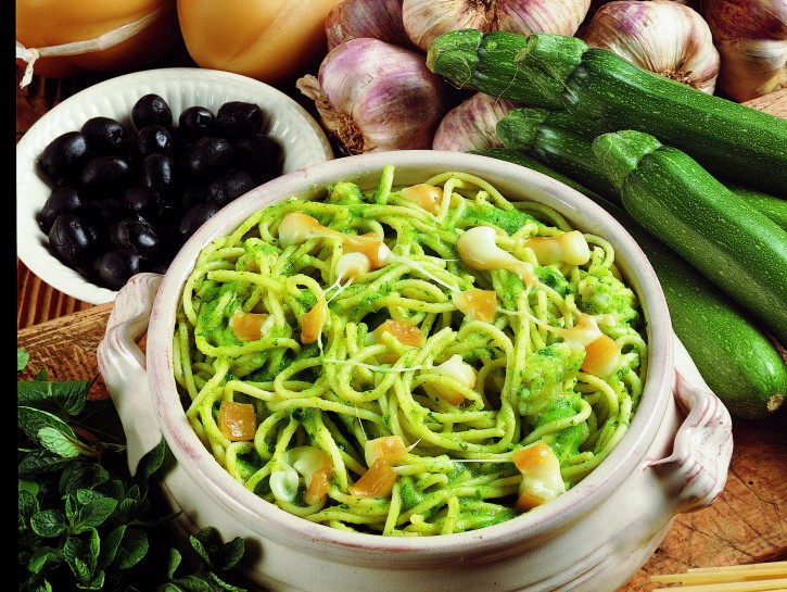 Spaghetti scamorza e zucchine