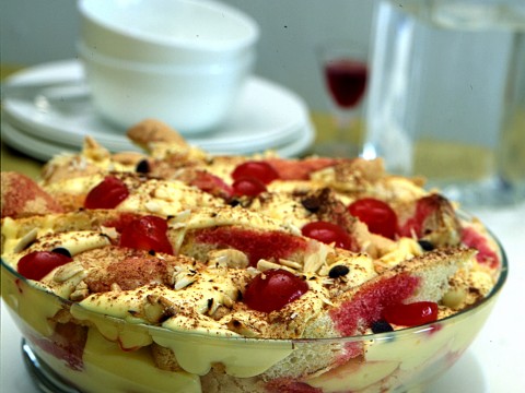 Zuppa inglese all'alchermes e rum
