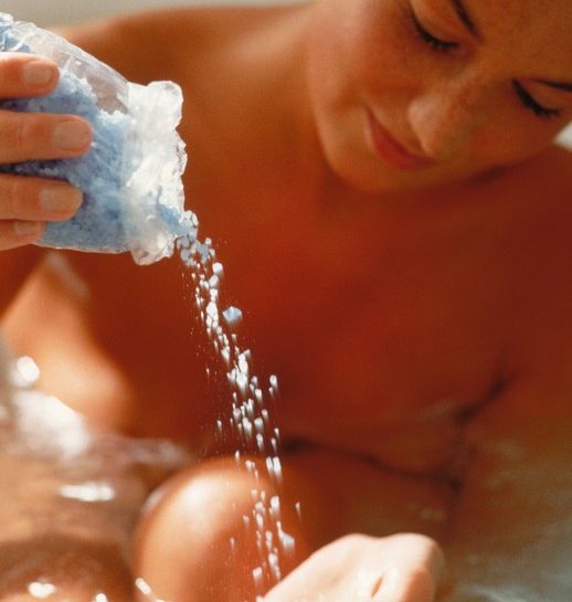 Lo sciacquo al sale disinfetta le ferite