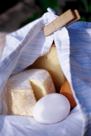 QUANTO FORMAGGIO USI?Non è necessario essere vegetariani per osservare che fin troppo spesso tendia