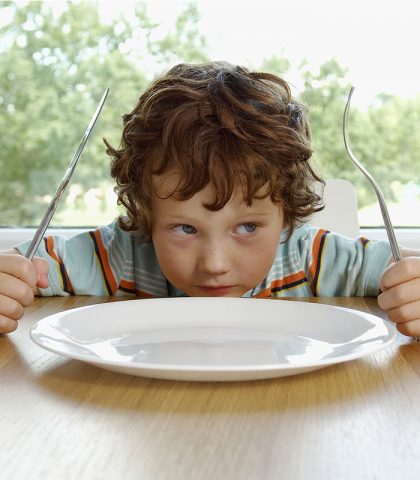 Noi adulti, cresciuti in ambienti più rigidi e ligi alla buona educazione, ci stupiamo che i bambin