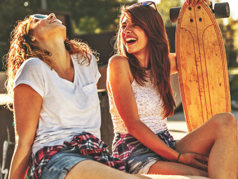 Ridere fa bene: ecco cosa succede a corpo e mente quando ridi