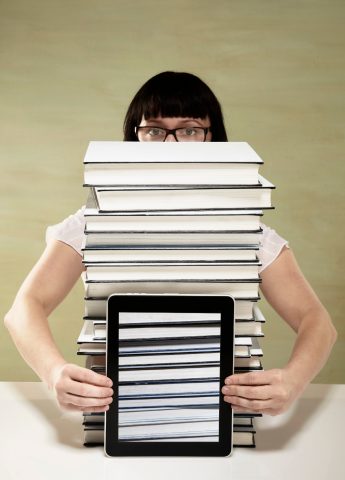PERCHÉ INIZIARE A LEGGERE EBOOK Regalare un eReader è un'ottima idea: sceglilo retroilluminato, co