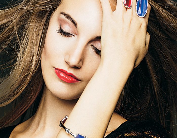 Come abbinare i gioielli a look e make up