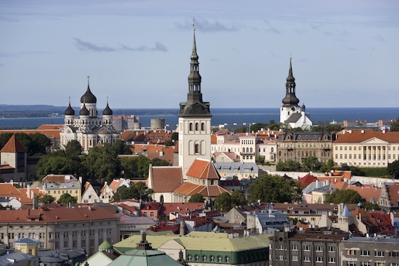 Niente sorrisi, siamo nei Paesi Baltici