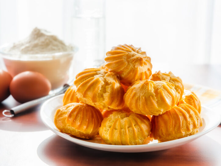 Bignè di pasta choux - Credits: Olycom
