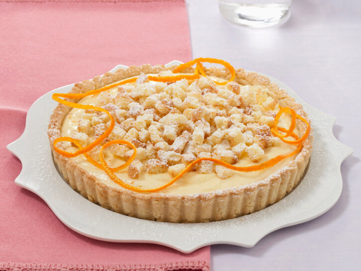 Crostata speziata con pan di Spagna tostato
