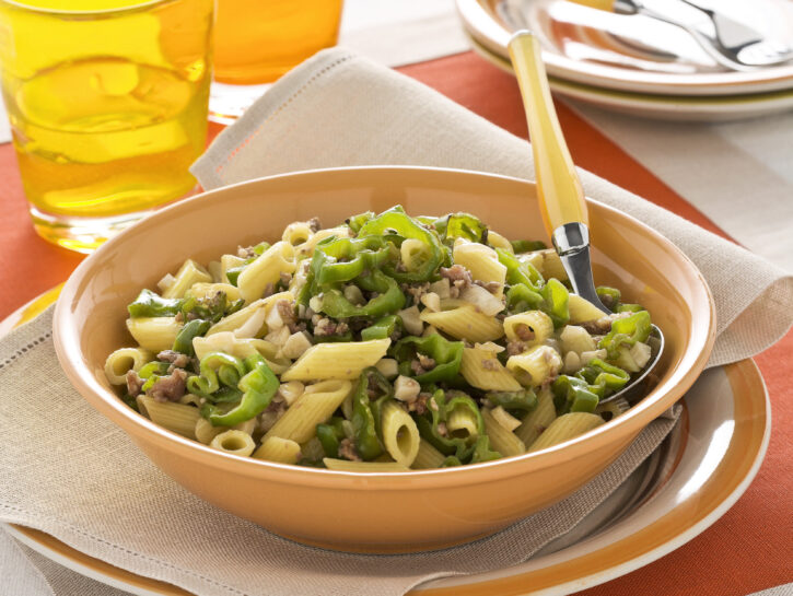 Mezze penne con salsiccia e friggitelli