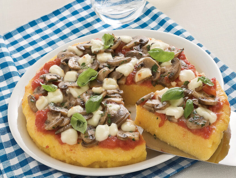 Pizza di polenta ai funghi