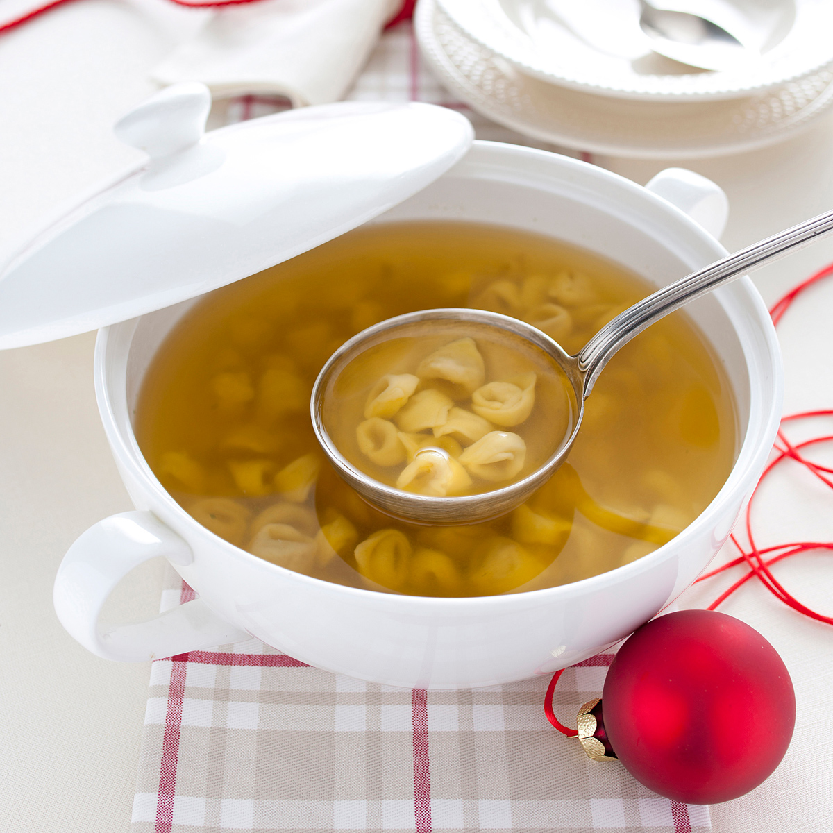 Tortellini in brodo: Ricetta e Dosi per un buon Brodo di carne (passo passo)