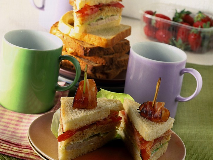 Ricetta Club sandwich con pollo e bacon - Donna Moderna