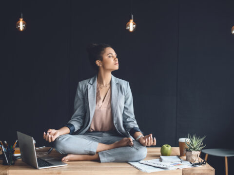 Inizia a meditare per connetterti con te stessa e il tuo spazio interiore