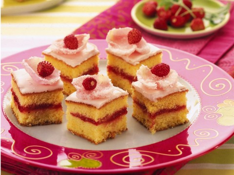 Pasticcini di pan di Spagna