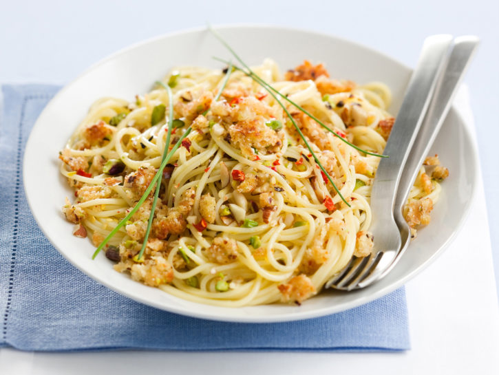 Spaghetti alla chitarra con pesto croccante