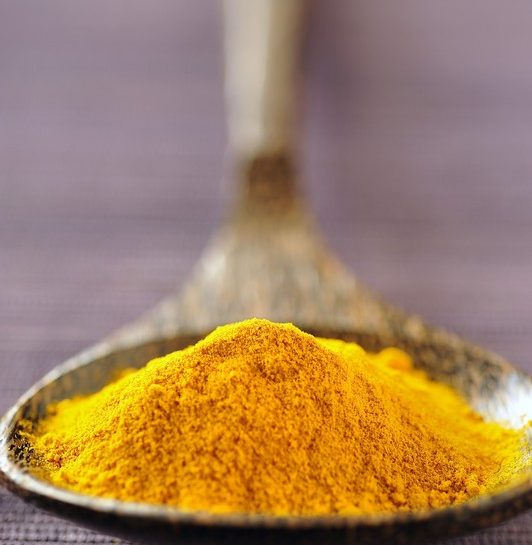 Curcuma contro il fotoinvecchiamento della pelle