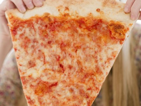 Scopri perché la pizza ti gonfia