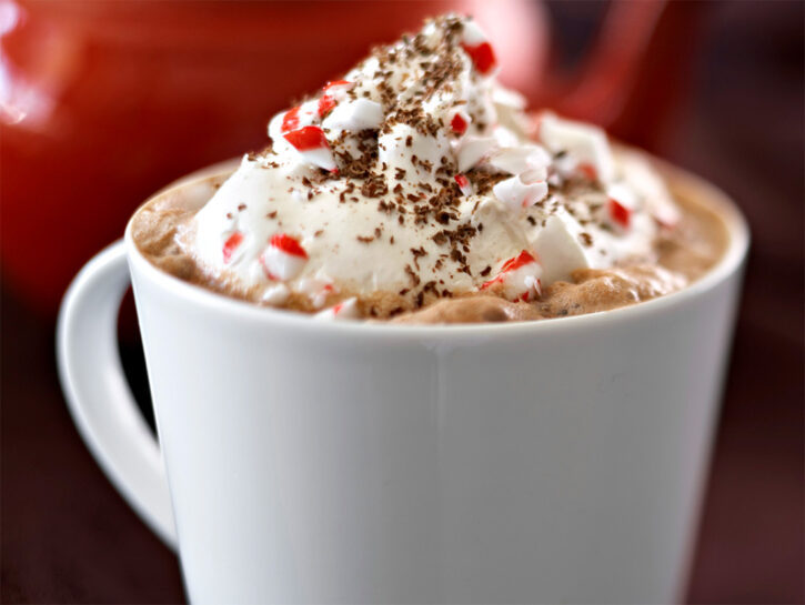 Cioccolata calda con panna - Credits: Corbis