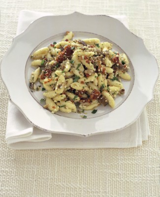 Cavatelli con melanzane e pomodori in conserva