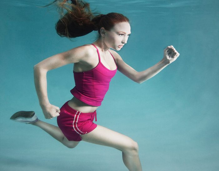 Nuoto o corsa: pro e contro dei due sport più amati dalle donne