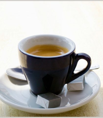 Detox dalla caffeinaTra i divieti della dieta del supermetabolismo figura l’assunzione di caffeina