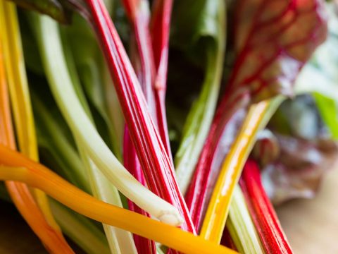 I benefici di frutta e verdura multicolor