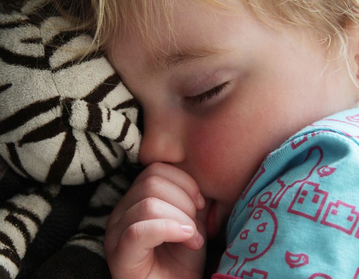 Il bambino non dorme? Prova con i rimedi naturali