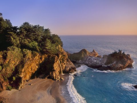 Le spiagge più belle e colorate del mondo