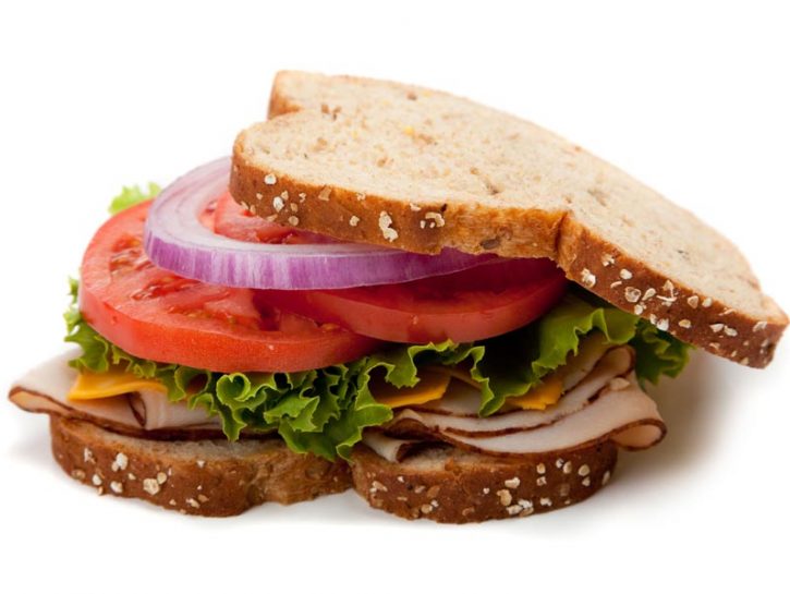 Tacchino e pane integrale