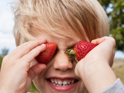 Alimentazione bambini, come fare il pieno di vitamine