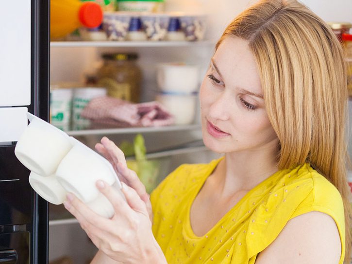 Controlla gli alimenti del frigorifero
