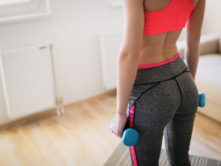 Fitness in casa: gli esercizi per gambe e glutei