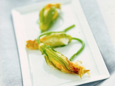 Fiori di zucca gratinati: la ricetta light e le varianti