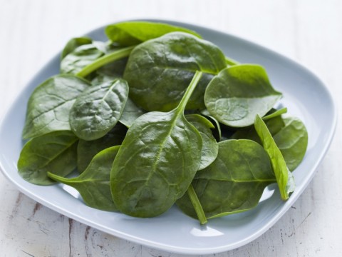 Insalata di spinaci e melograno: fresca armonia