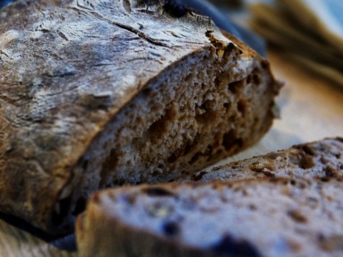 Come fare il pane al carbone vegetale