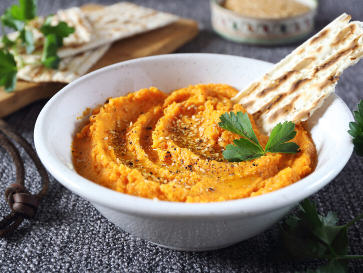 Ricetta dell'hummus di carote con sesamo nero