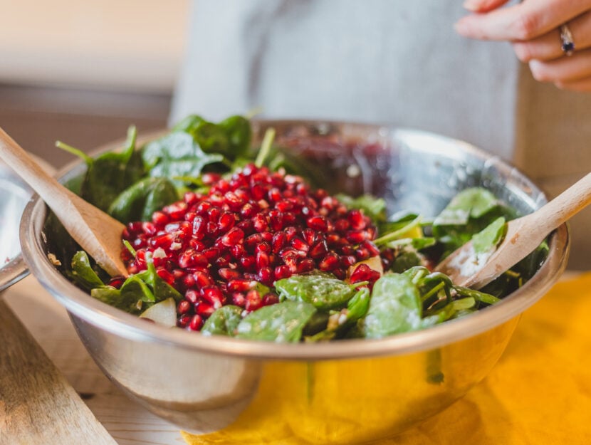 Insalata di spinaci e melograno: fresca armonia