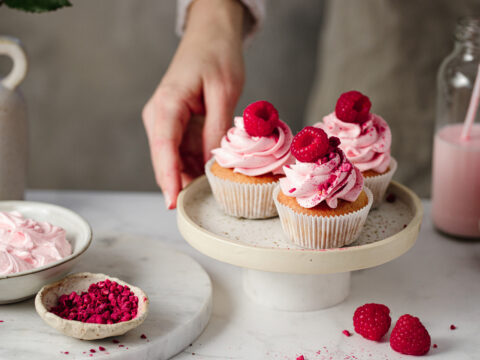 Muffin ai lamponi con panna montata: il tutorial step by step