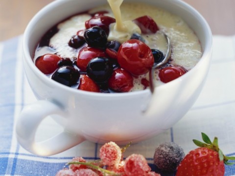 Dolci al cucchiaio veloci: coppa crema e frutta